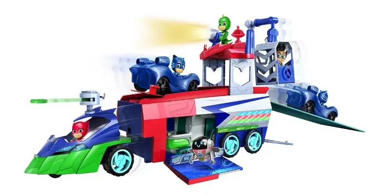 Macy - PJ Seeker with 3 Hero Figures